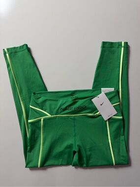 NWT Nike Pro 7/8 Leggings, Green, Size M